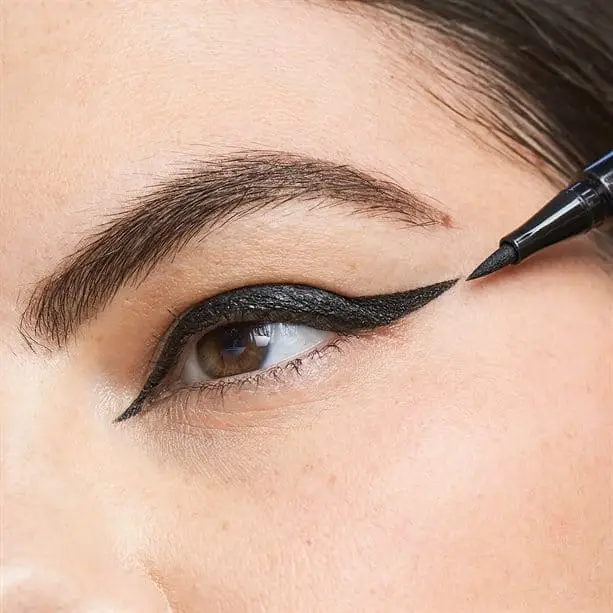 POWER STAY Vloeibare Eyeliner - Afbeelding 3